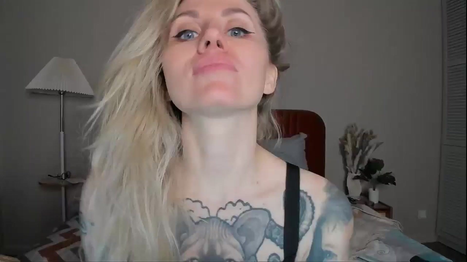 Gallery image thumbnail from Alexa_Smithhh's myfreecams stream on, 04/06/2025, 19:33 image 15 of 20