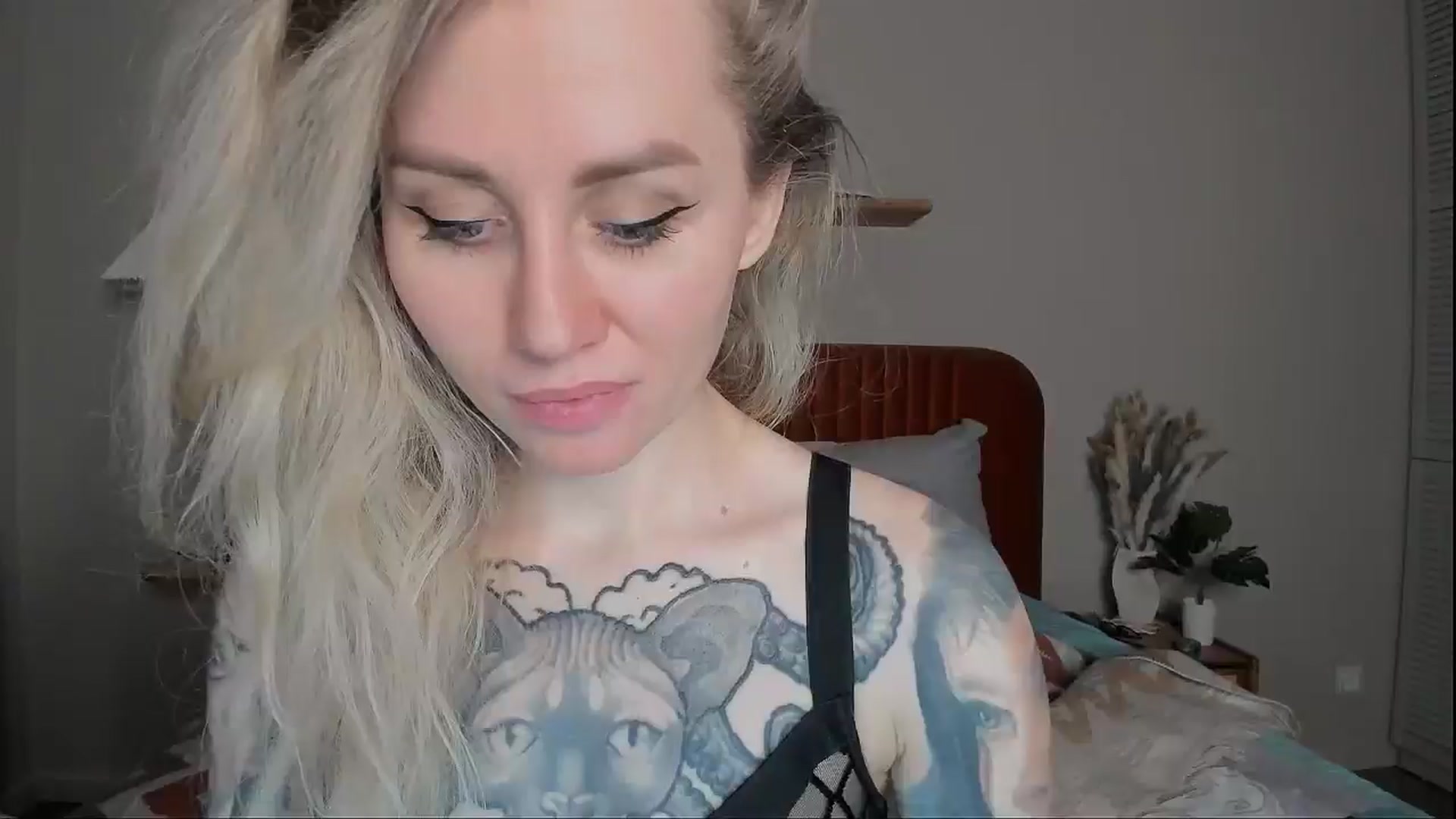 Gallery image thumbnail from Alexa_Smithhh's myfreecams stream on, 04/06/2025, 19:33 image 1 of 20