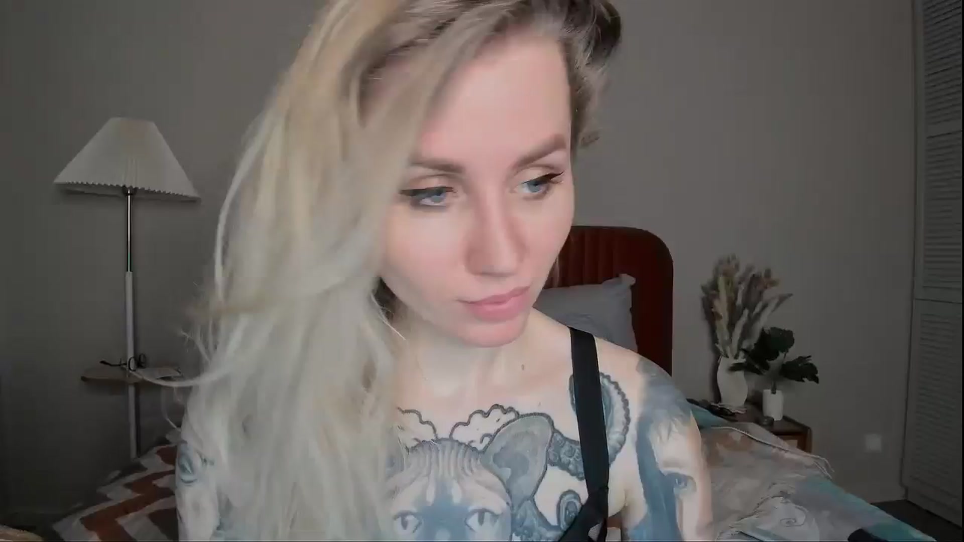 Gallery image thumbnail from Alexa_Smithhh's myfreecams stream on, 04/06/2025, 19:33 image 17 of 20