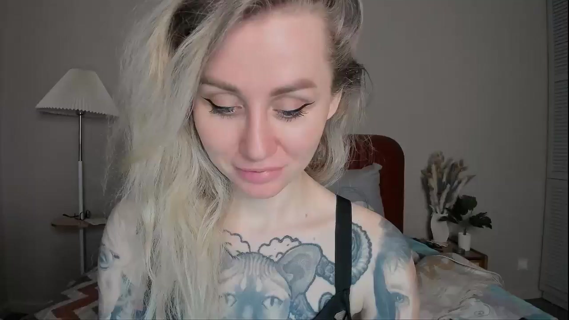 Gallery image thumbnail from Alexa_Smithhh's myfreecams stream on, 04/06/2025, 19:33 image 5 of 20