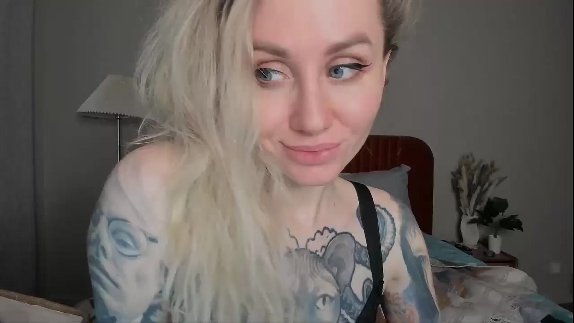Gallery image thumbnail from Alexa_Smithhh's myfreecams stream on, 04/06/2025, 20:58 image 16 of 20