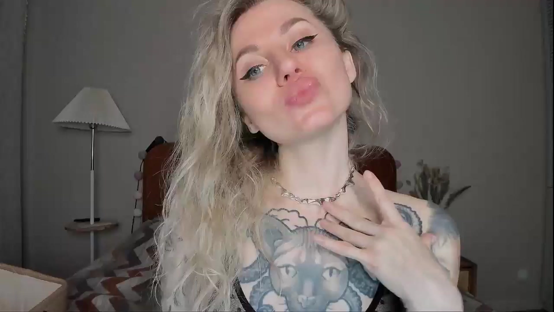 Gallery image thumbnail from Alexa_Smithhh's myfreecams stream on, 04/13/2025, 18:40 image 5 of 20