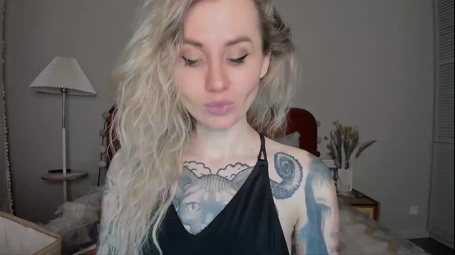 Gallery image thumbnail from Alexa_Smithhh's myfreecams stream on, 04/14/2025, 19:04 image 15 of 20