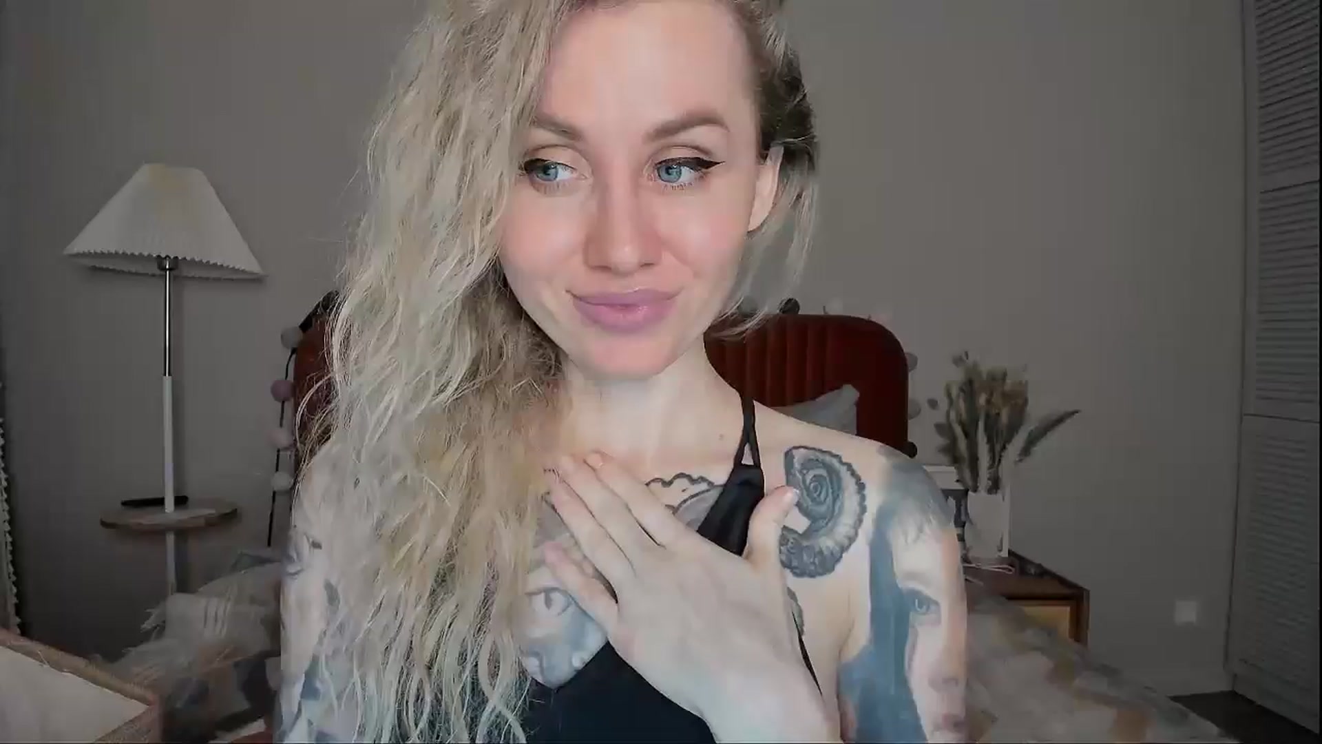 Gallery image thumbnail from Alexa_Smithhh's myfreecams stream on, 04/14/2025, 19:04 image 17 of 20
