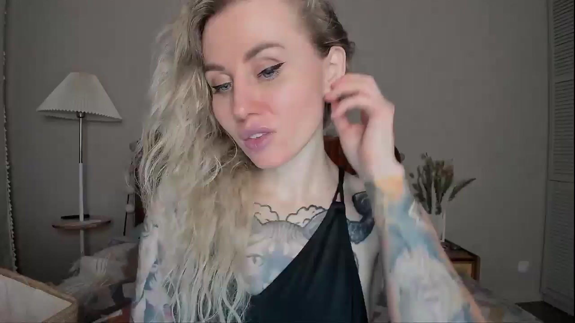 Gallery image thumbnail from Alexa_Smithhh's myfreecams stream on, 04/14/2025, 19:04 image 16 of 20