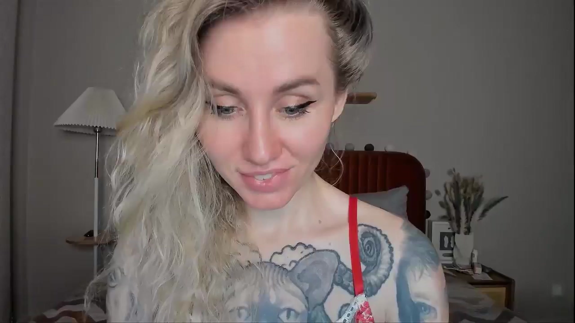 Gallery image thumbnail from Alexa_Smithhh's myfreecams stream on, 04/22/2025, 21:26 image 18 of 20