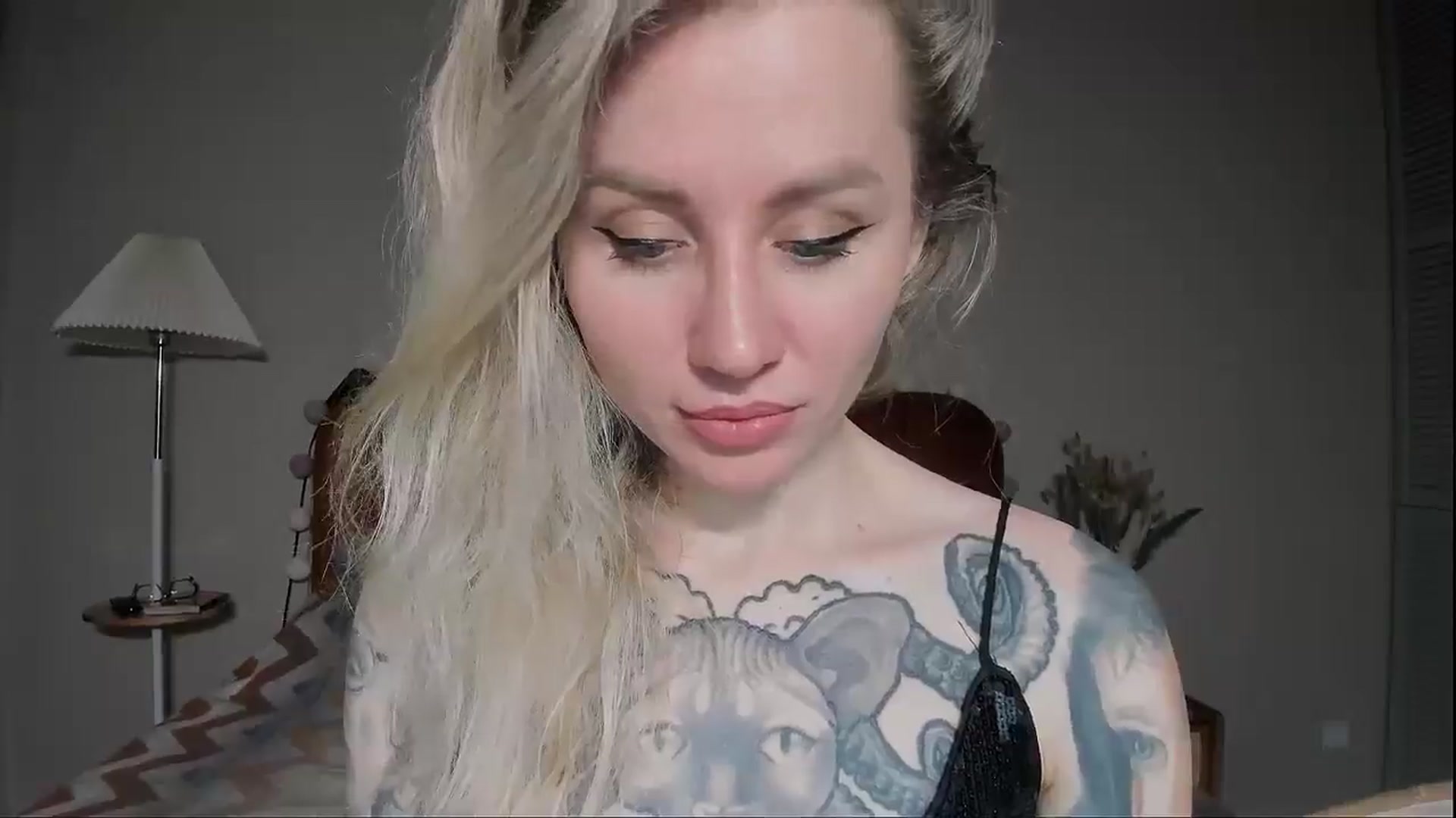 Gallery image thumbnail from Alexa_Smithhh's myfreecams stream on, 04/28/2025, 19:05 image 15 of 20
