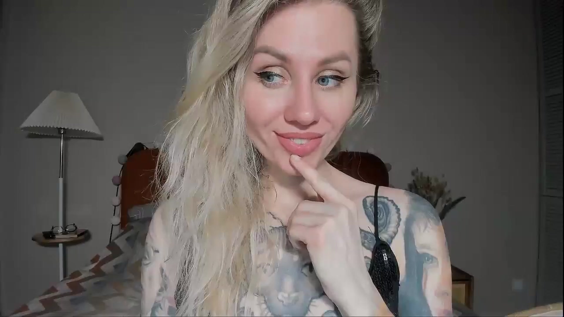 Gallery image thumbnail from Alexa_Smithhh's myfreecams stream on, 04/28/2025, 19:05 image 14 of 20