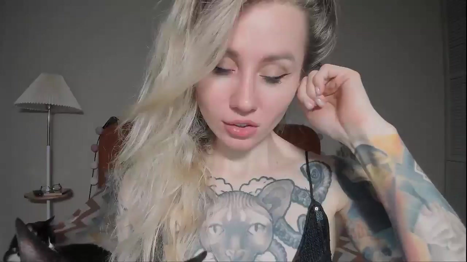 Gallery image thumbnail from Alexa_Smithhh's myfreecams stream on, 04/28/2025, 19:05 image 19 of 20