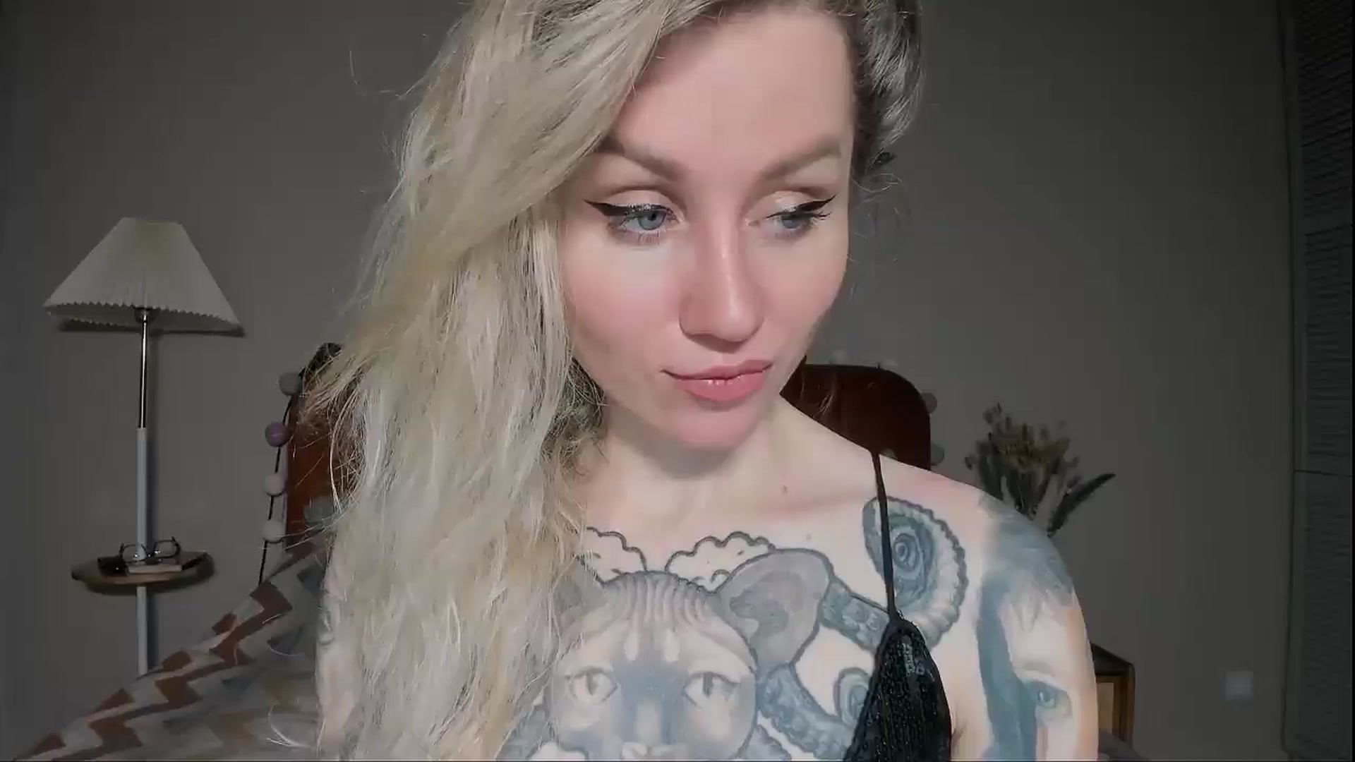 Gallery image thumbnail from Alexa_Smithhh's myfreecams stream on, 04/28/2025, 19:05 image 18 of 20