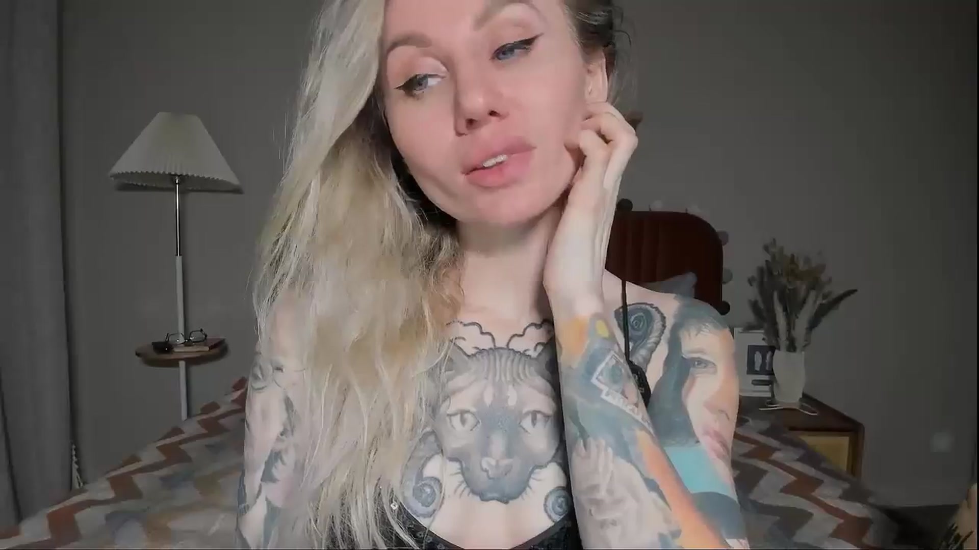 Gallery image thumbnail from Alexa_Smithhh's myfreecams stream on, 04/28/2025, 20:09 image 16 of 20