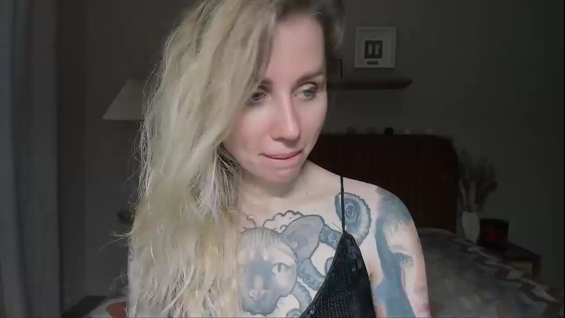Gallery image thumbnail from Alexa_Smithhh's myfreecams stream on, 06/17/2025, 19:04 image 19 of 20