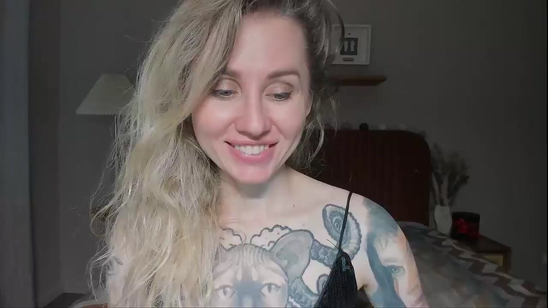 Gallery image thumbnail from Alexa_Smithhh's myfreecams stream on, 06/17/2025, 19:04 image 16 of 20