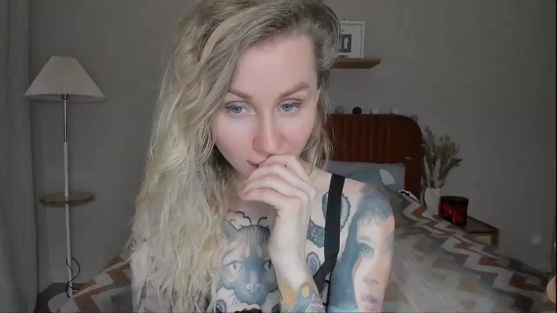 Gallery image thumbnail from Alexa_Smithhh's myfreecams stream on, 06/23/2025, 21:18 image 17 of 20