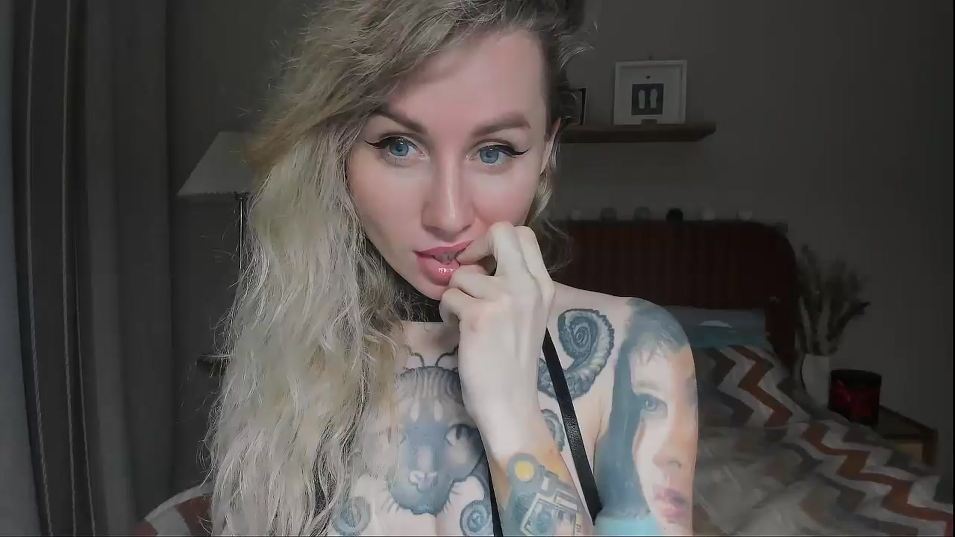 Gallery image thumbnail from Alexa_Smithhh's myfreecams stream on, 06/29/2025, 20:18 image 9 of 20
