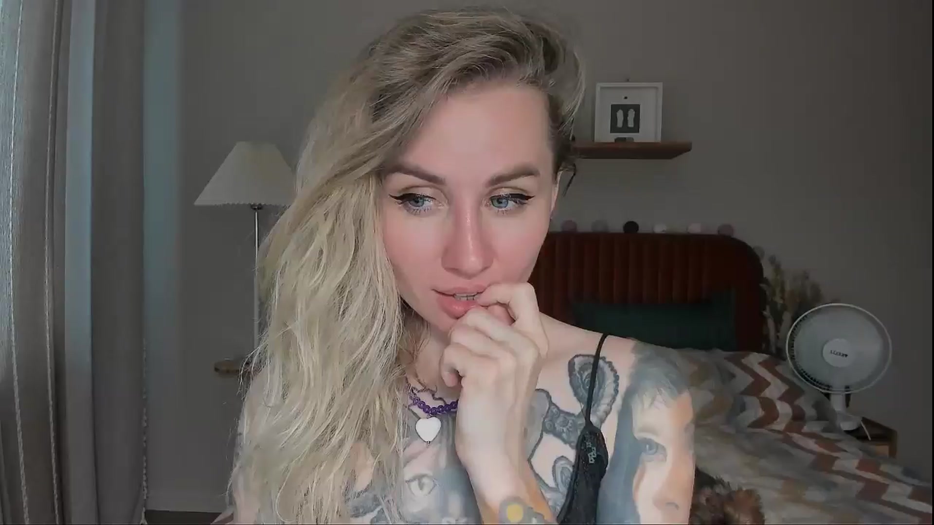 Gallery image thumbnail from Alexa_Smithhh's myfreecams stream on, 07/29/2025, 18:34 image 9 of 20