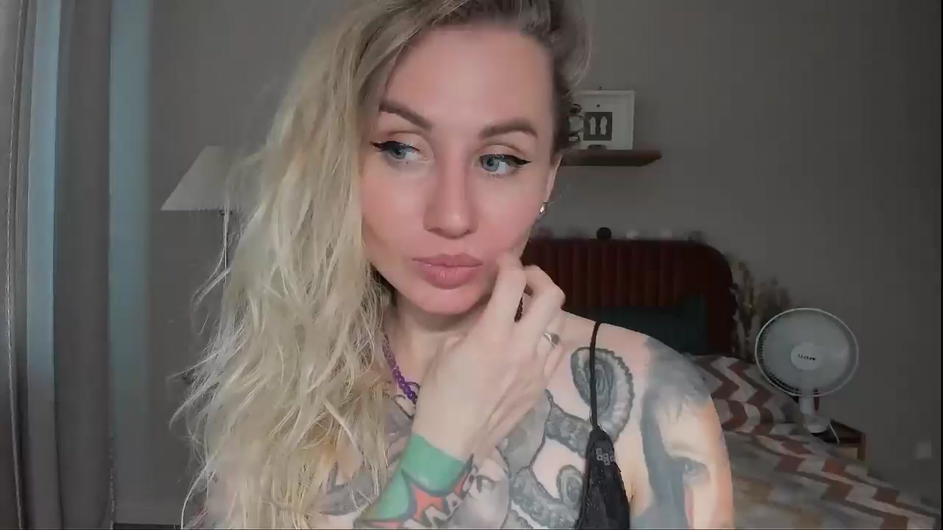 Gallery image thumbnail from Alexa_Smithhh's myfreecams stream on, 07/29/2025, 18:34 image 1 of 20
