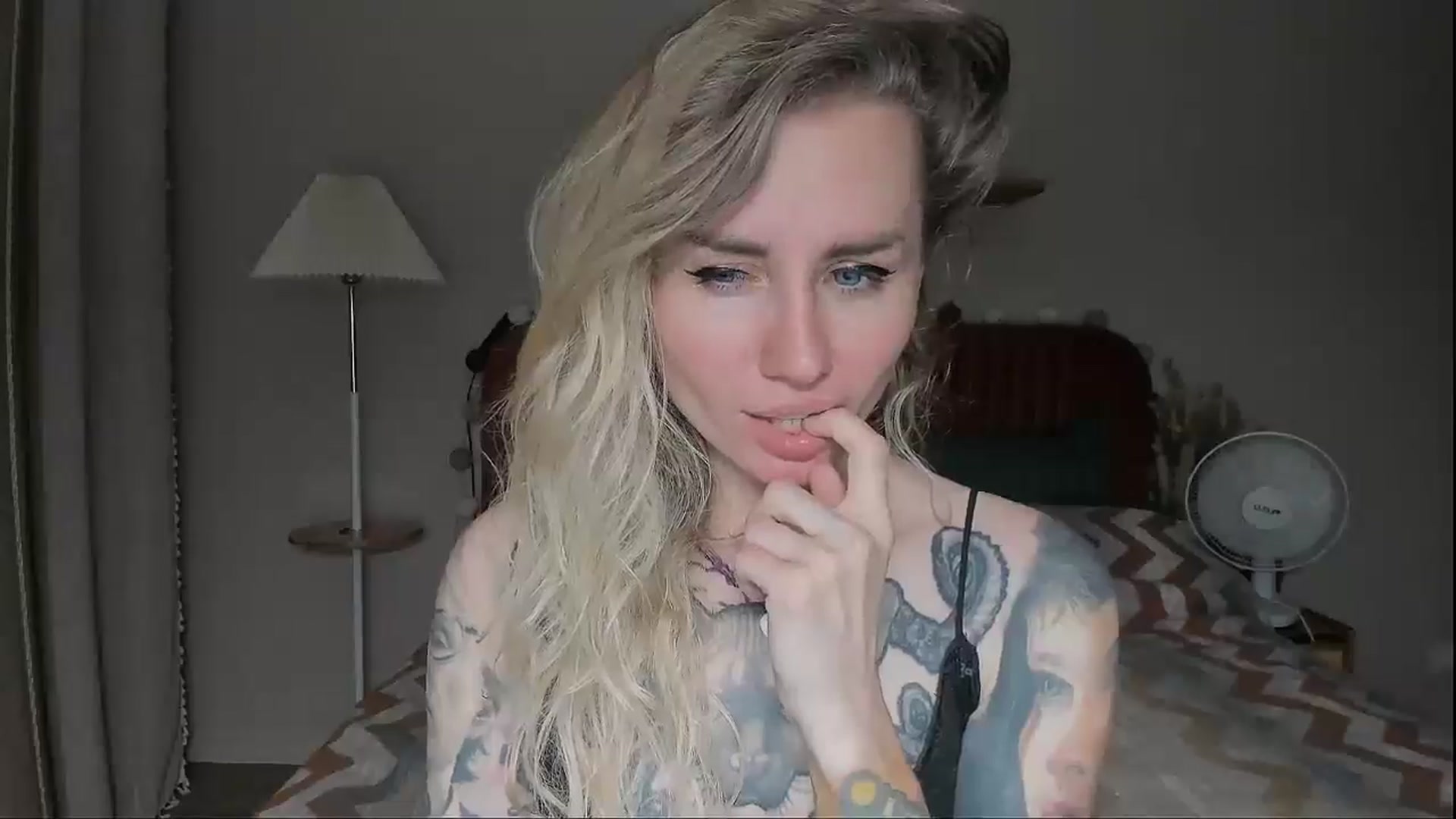 Gallery image thumbnail from Alexa_Smithhh's myfreecams stream on, 07/29/2025, 21:29 image 16 of 20