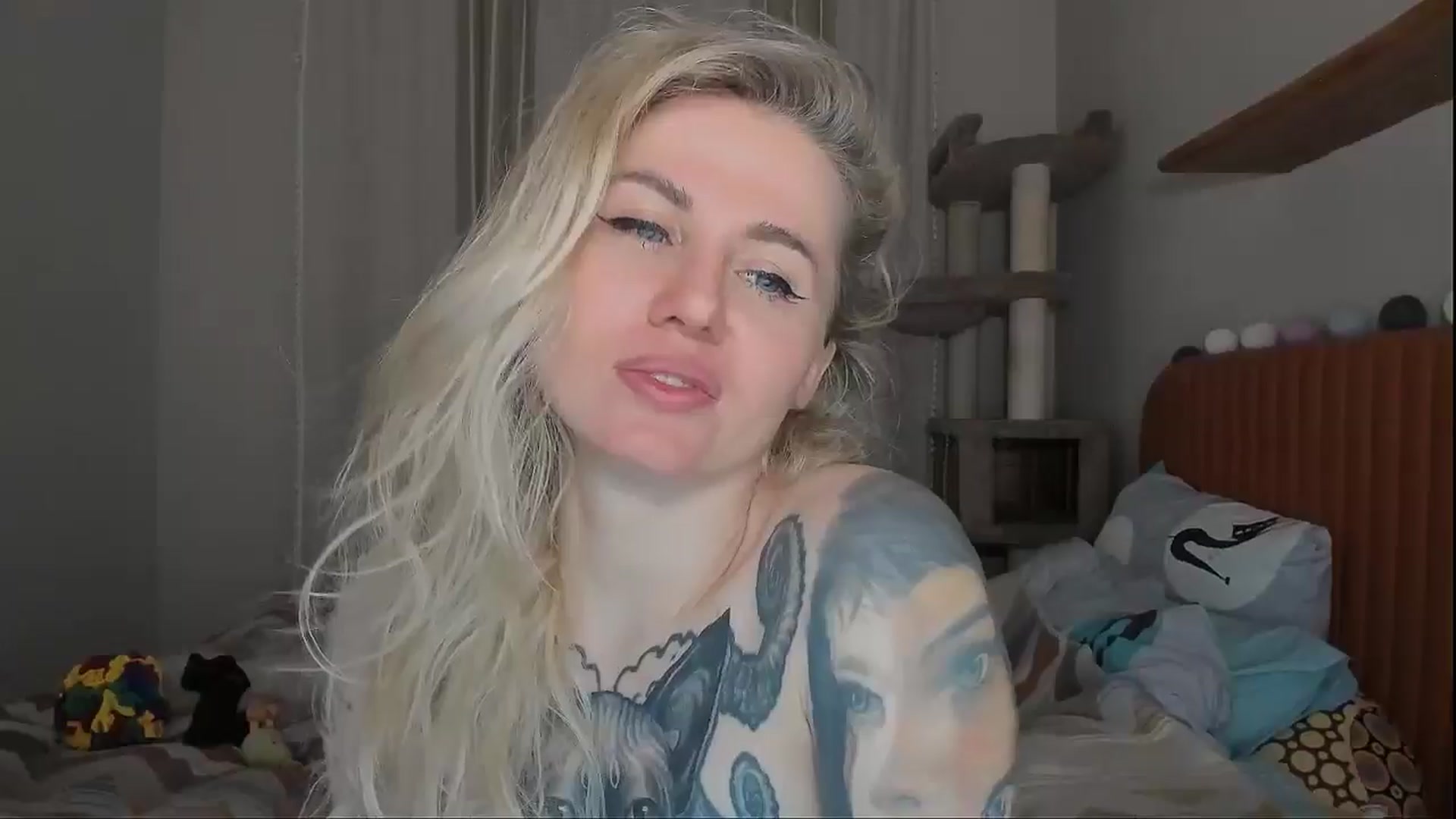 Gallery image thumbnail from Alexa_Smithhh's myfreecams stream on, 10/27/2025, 19:46 image 16 of 20