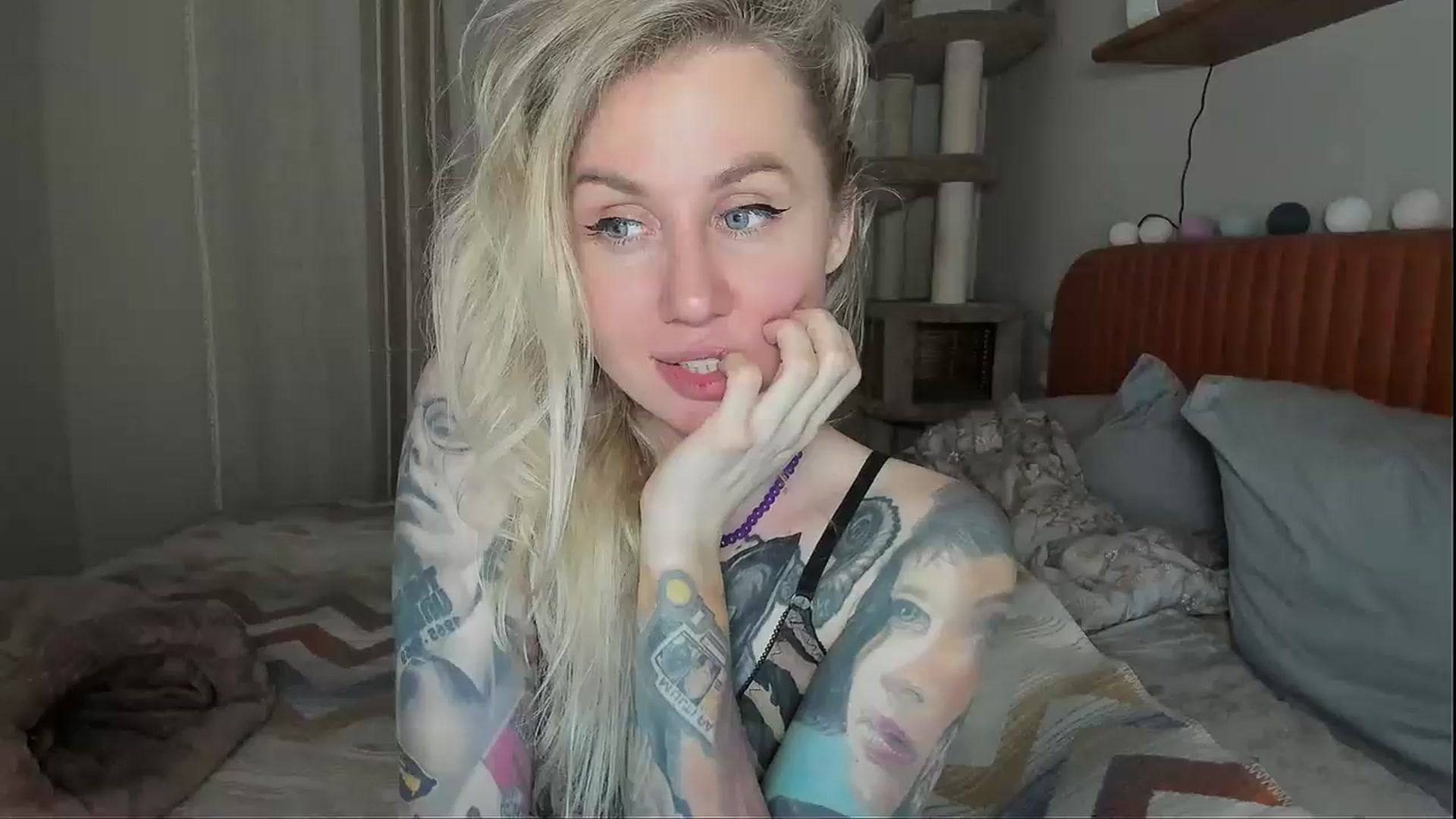 Gallery image thumbnail from Alexa_Smithhh's myfreecams stream on, 11/25/2025, 21:03 image 19 of 20