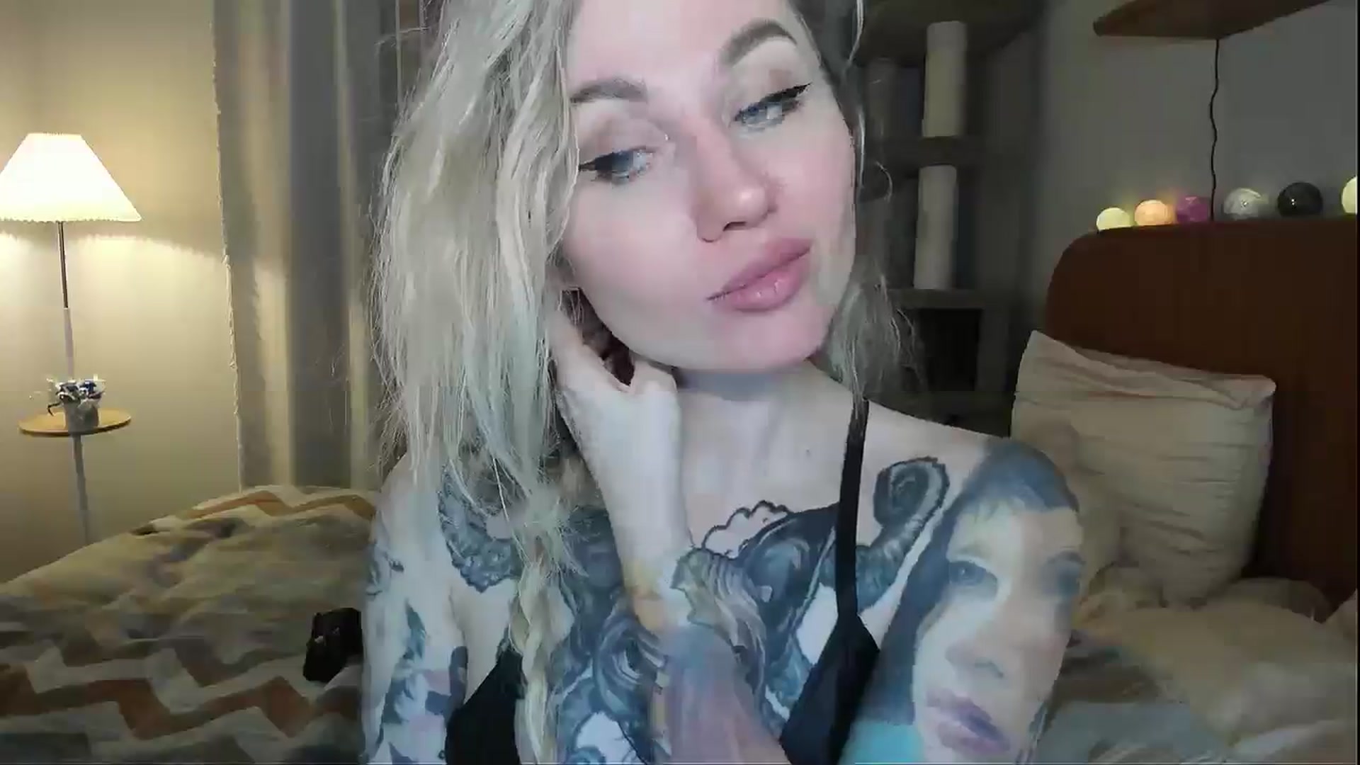 Gallery image thumbnail from Alexa_Smithhh's myfreecams stream on, 12/25/2025, 20:05 image 17 of 20