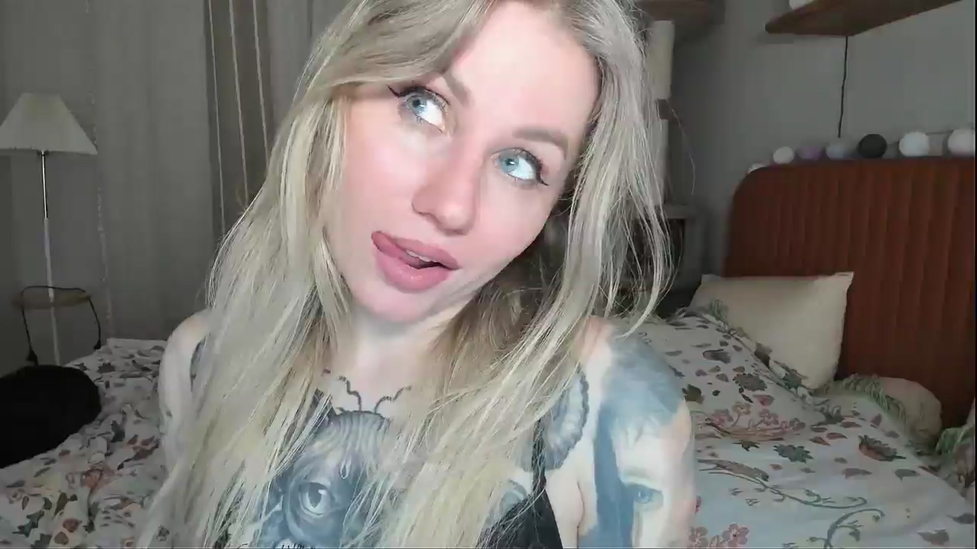 Gallery image thumbnail from Alexa_Smithhh's myfreecams stream on, 04/19/2026, 19:14 image 3 of 20