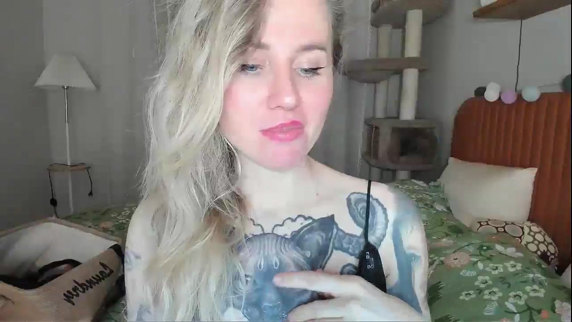 Gallery image thumbnail from Alexa_Smithhh's myfreecams stream on, 05/05/2026, 20:33 image 6 of 20