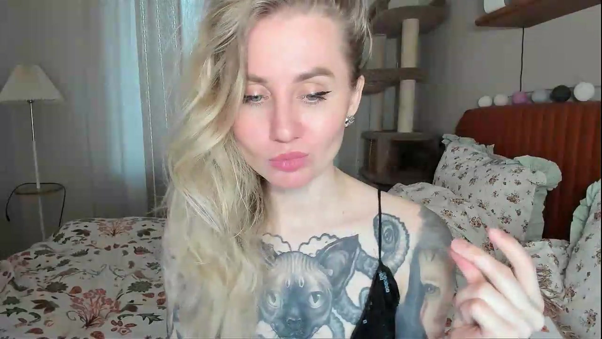 Gallery image thumbnail from Alexa_Smithhh's myfreecams stream on, 05/17/2026, 18:44 image 15 of 20