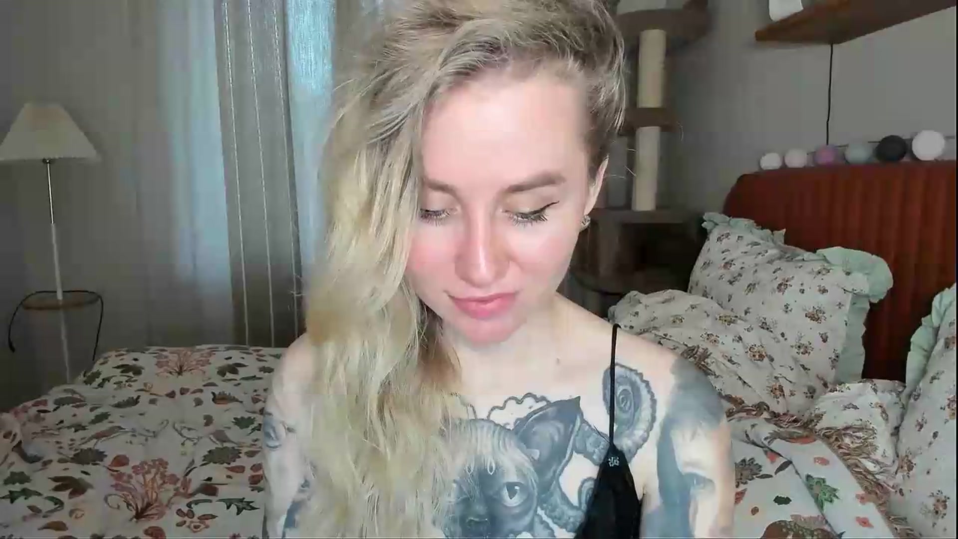Gallery image thumbnail from Alexa_Smithhh's myfreecams stream on, 05/17/2026, 18:44 image 17 of 20