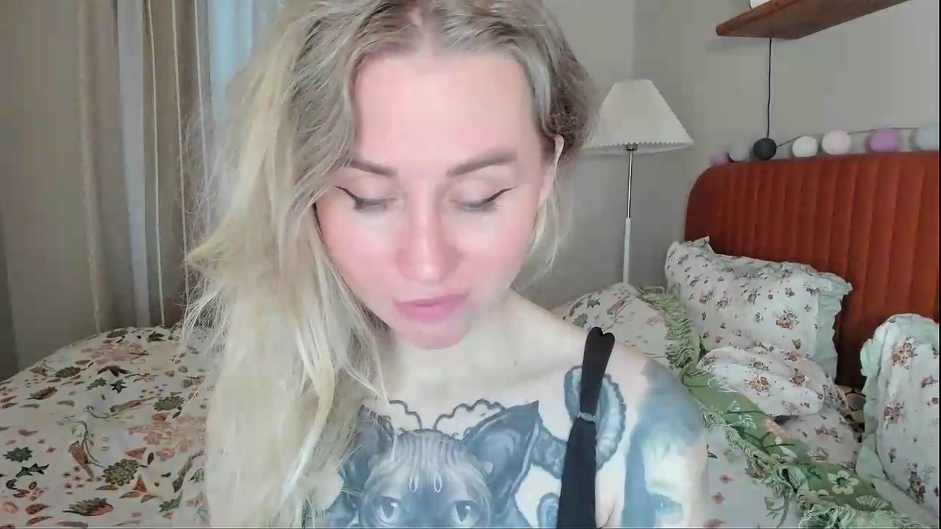 Gallery image thumbnail from Alexa_Smithhh's myfreecams stream on, 06/05/2026, 20:41 image 2 of 20