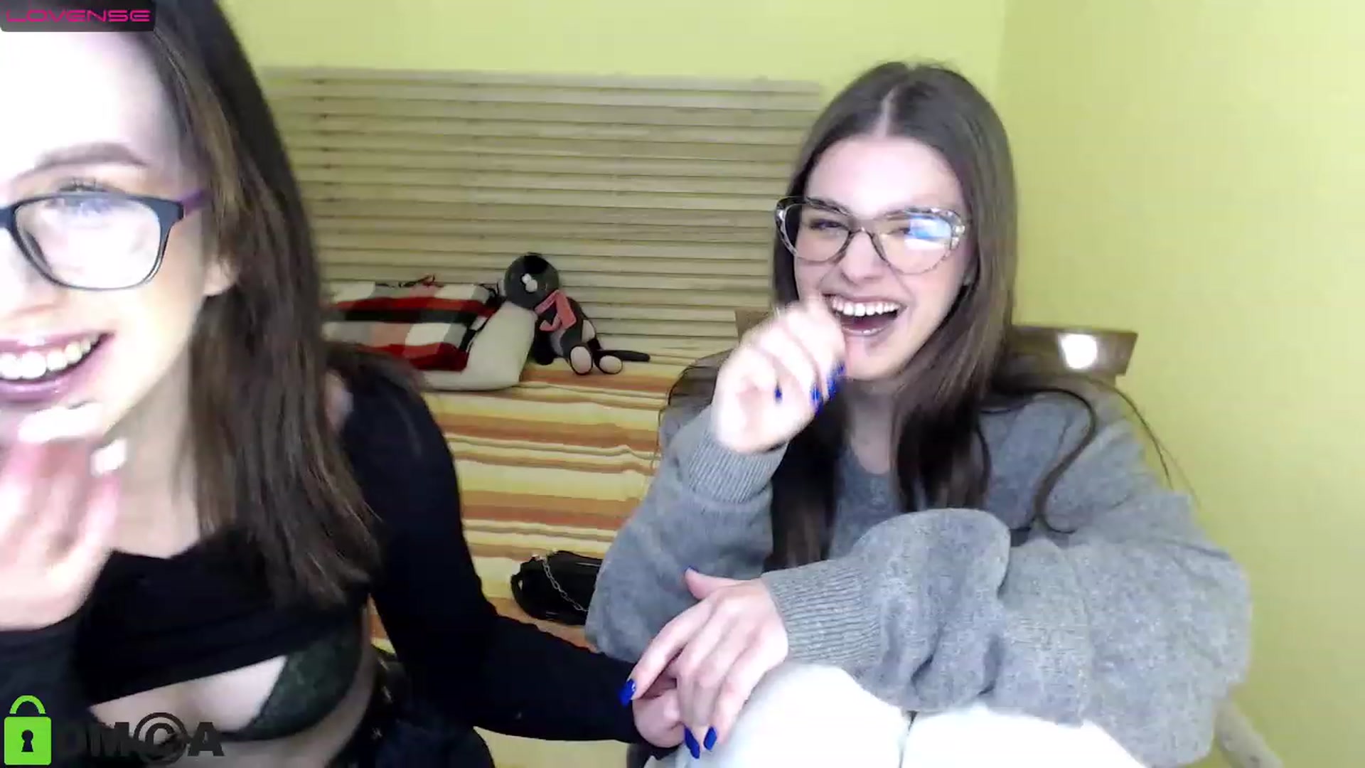Gallery image thumbnail from AlexandaSweet's myfreecams stream on, 12/06/2022, 16:00 image 12 of 20