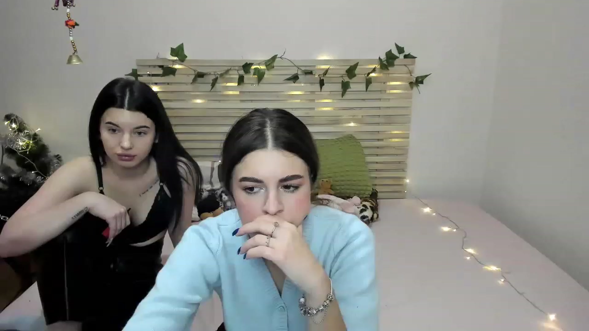 Gallery image thumbnail from AlexandaSweet's myfreecams stream on, 12/11/2022, 18:58 image 1 of 20