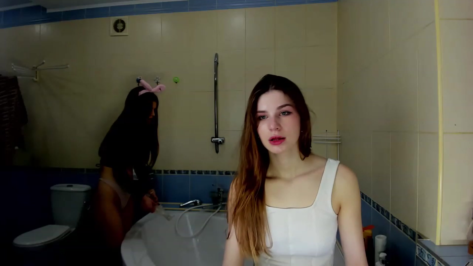 Gallery image thumbnail from AlexandaSweet's myfreecams stream on, 01/08/2023, 23:04 image 9 of 20