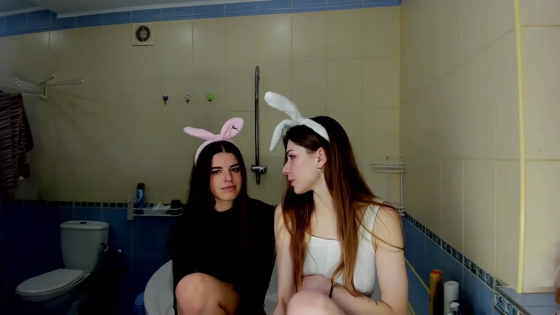 Gallery image thumbnail from AlexandaSweet's myfreecams stream on, 01/08/2023, 23:04 image 19 of 20