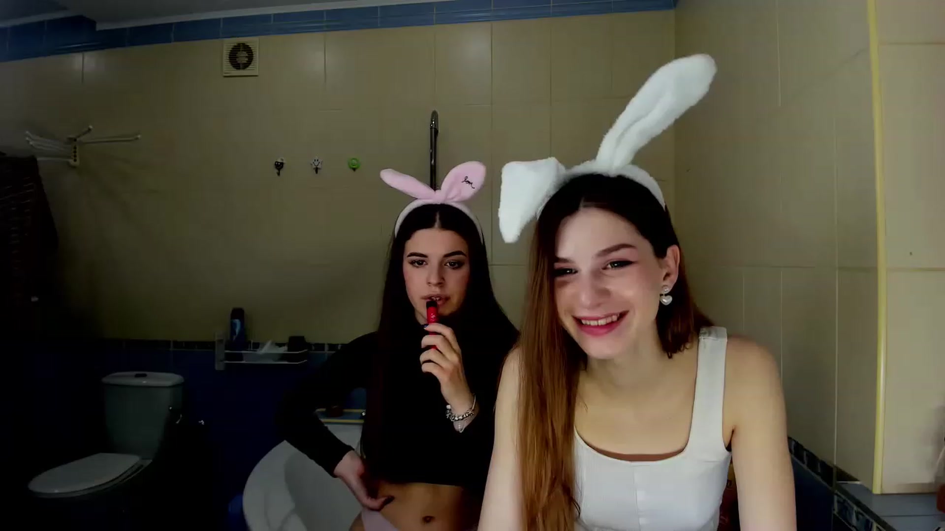 Gallery image thumbnail from AlexandaSweet's myfreecams stream on, 01/08/2023, 23:04 image 7 of 20