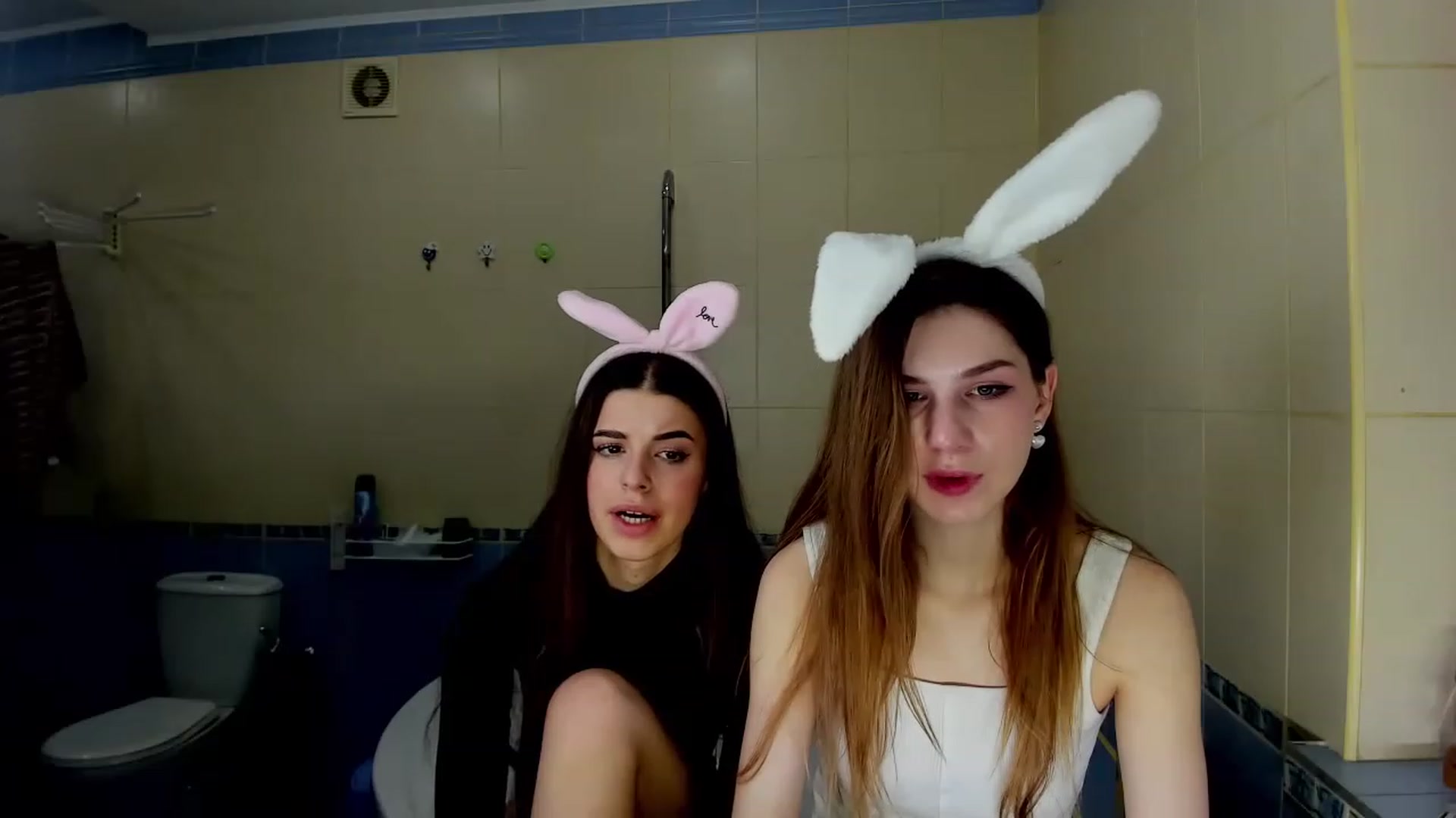 Gallery image thumbnail from AlexandaSweet's myfreecams stream on, 01/08/2023, 23:04 image 13 of 20
