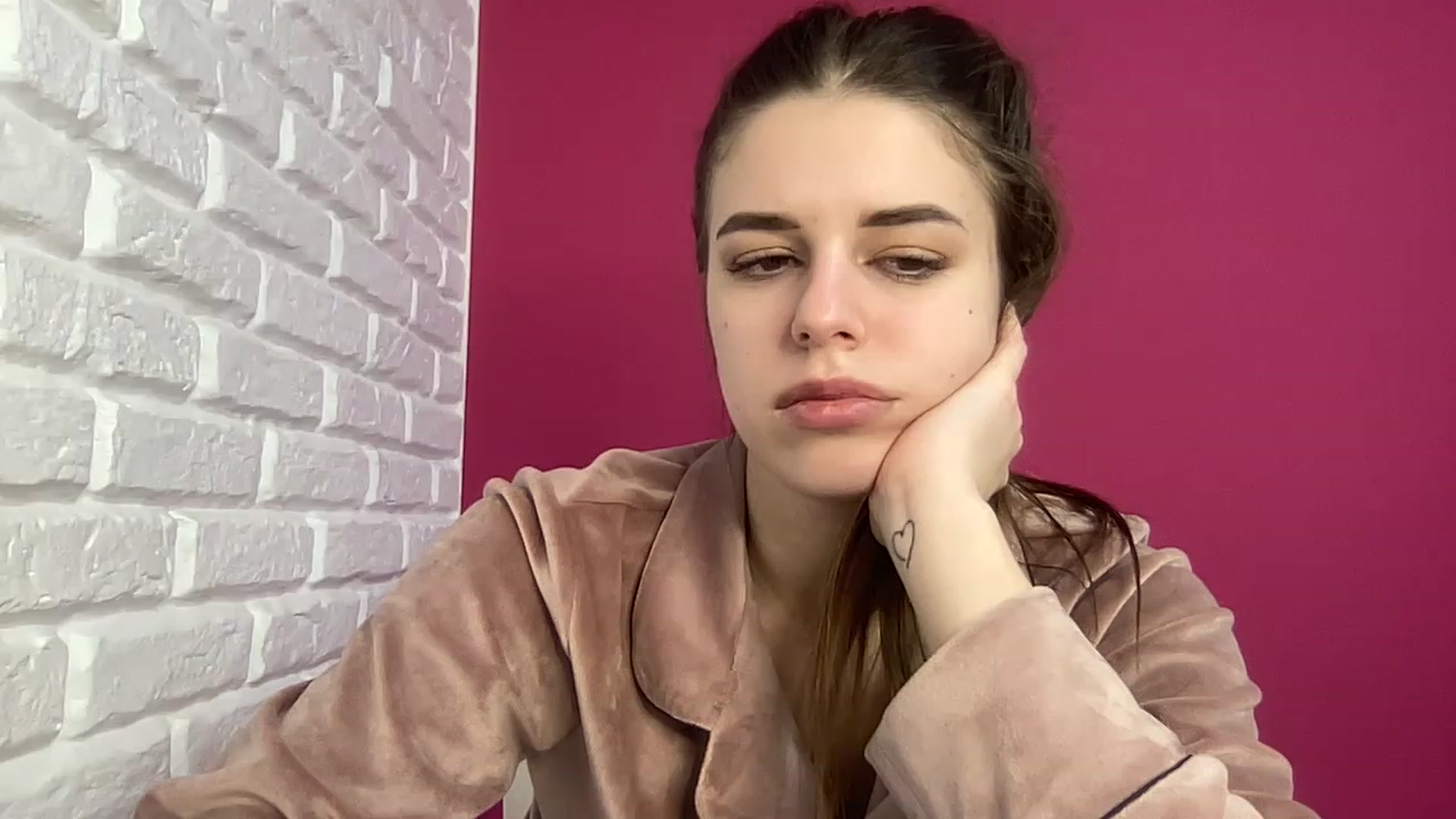 Gallery image thumbnail from AlexandaSweet's myfreecams stream on, 02/07/2023, 17:14 image 18 of 20