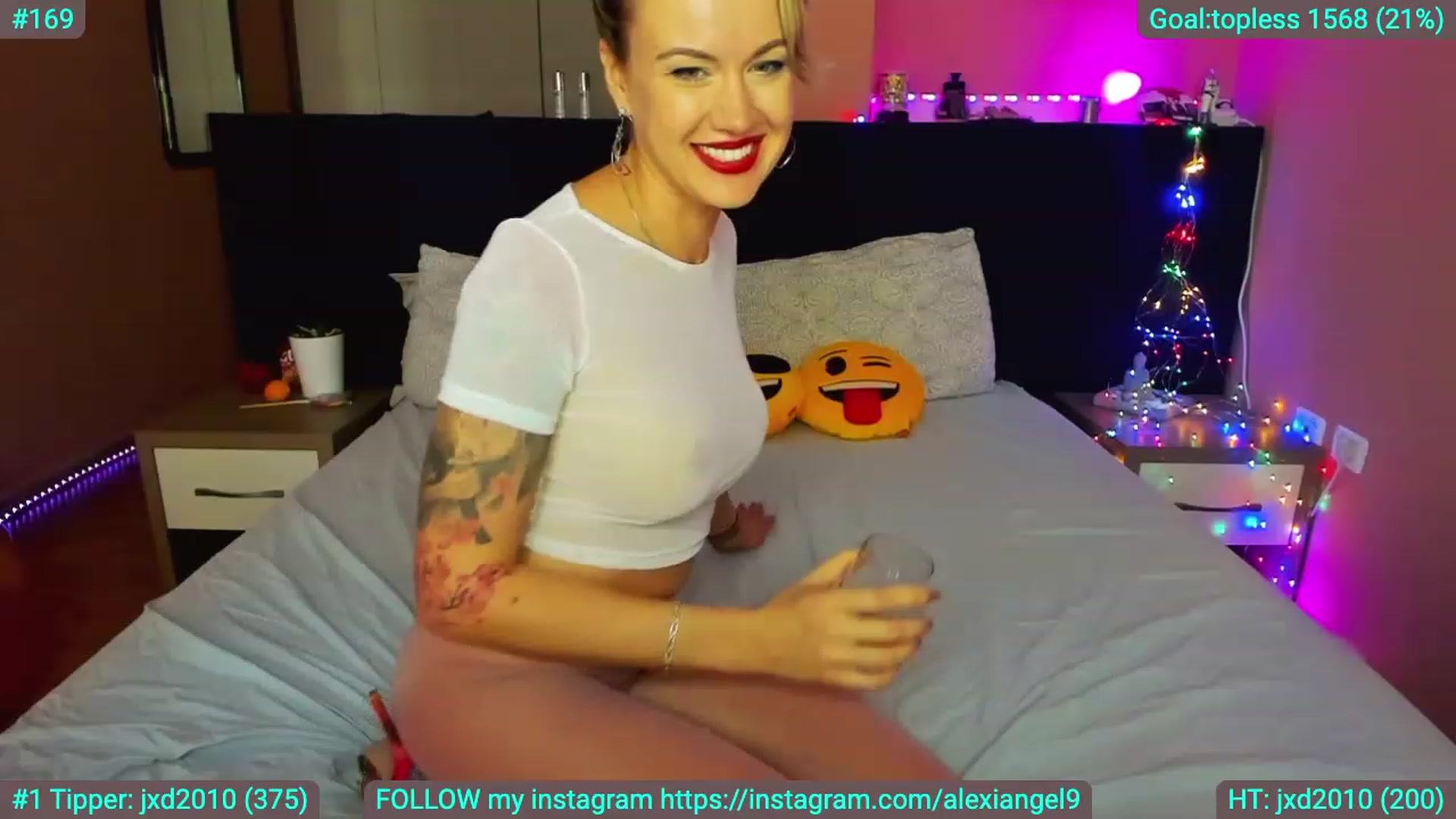 Gallery image thumbnail from AlexiAngel's myfreecams stream on, 11/18/2022, 12:24 image 17 of 20