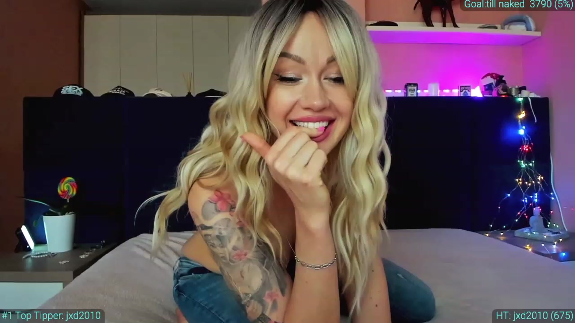 Gallery image thumbnail from AlexiAngel's myfreecams stream on, 03/28/2023, 07:01 image 3 of 20