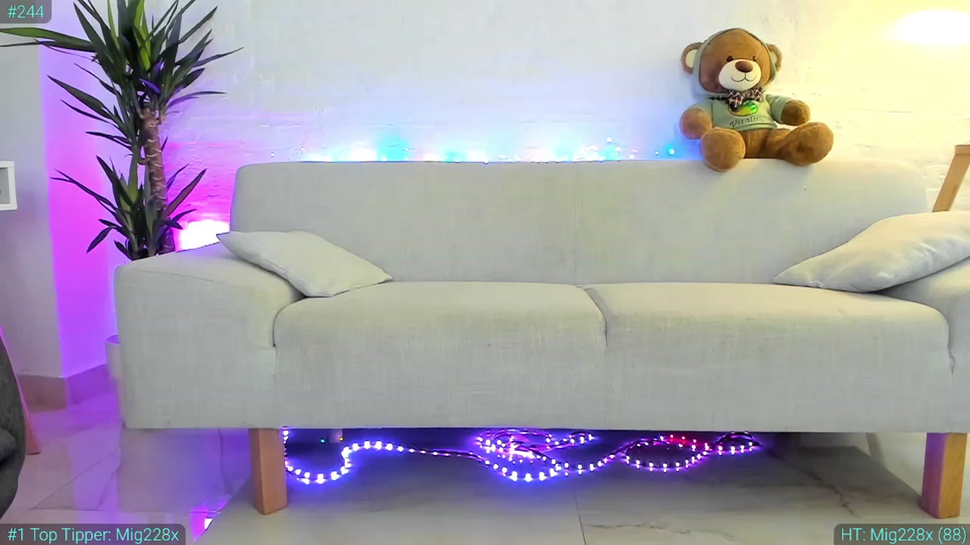 Gallery image thumbnail from AlexiAngel's myfreecams stream on, 10/17/2023, 06:44 image 15 of 20