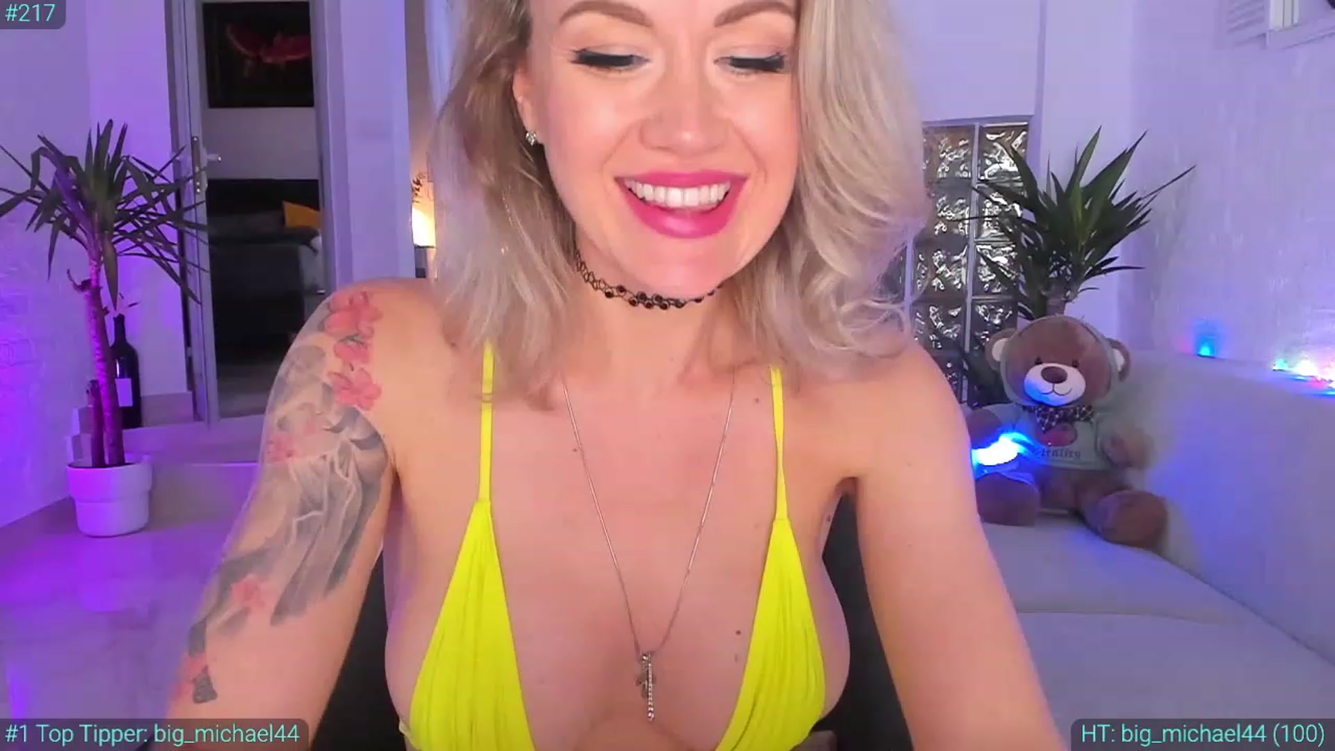 Gallery image thumbnail from AlexiAngel's myfreecams stream on, 10/19/2023, 16:38 image 7 of 20