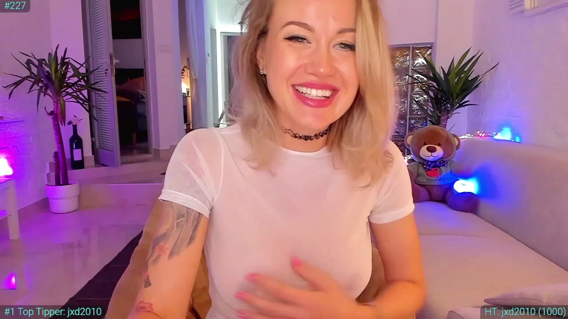 Gallery image thumbnail from AlexiAngel's myfreecams stream on, 10/27/2023, 17:16 image 6 of 20