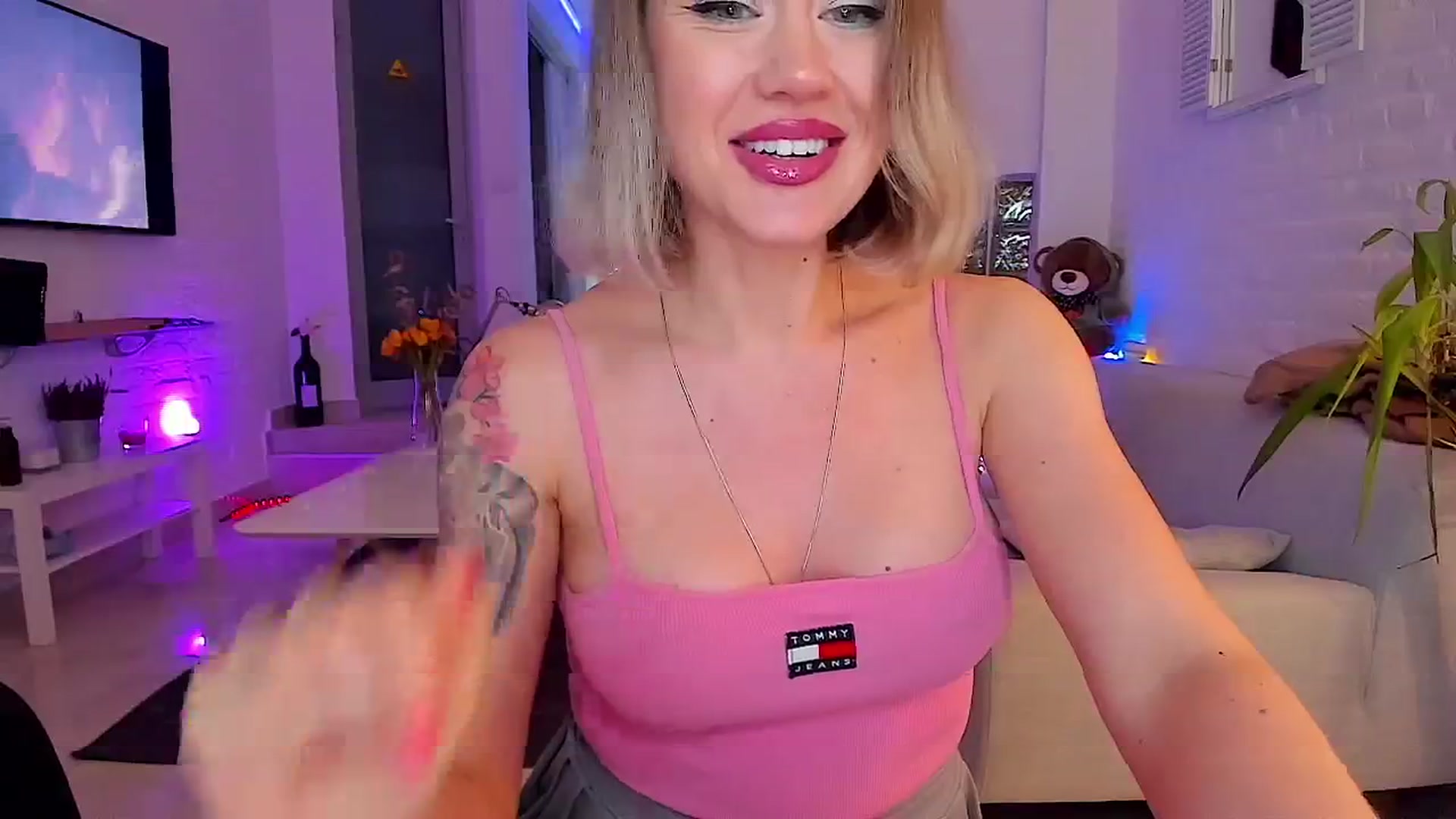 Gallery image thumbnail from AlexiAngel's myfreecams stream on, 02/03/2024, 19:11 image 4 of 20
