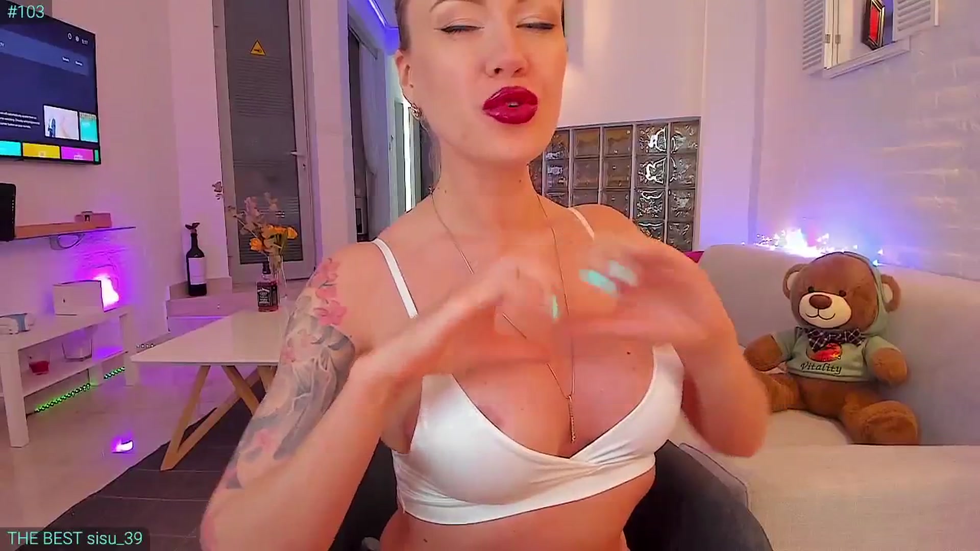 Gallery image thumbnail from AlexiAngel's myfreecams stream on, 05/17/2024, 15:56 image 3 of 20