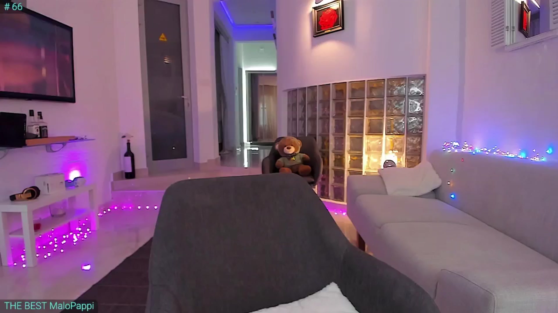 Gallery image thumbnail from AlexiAngel's myfreecams stream on, 08/25/2024, 18:29 image 1 of 20