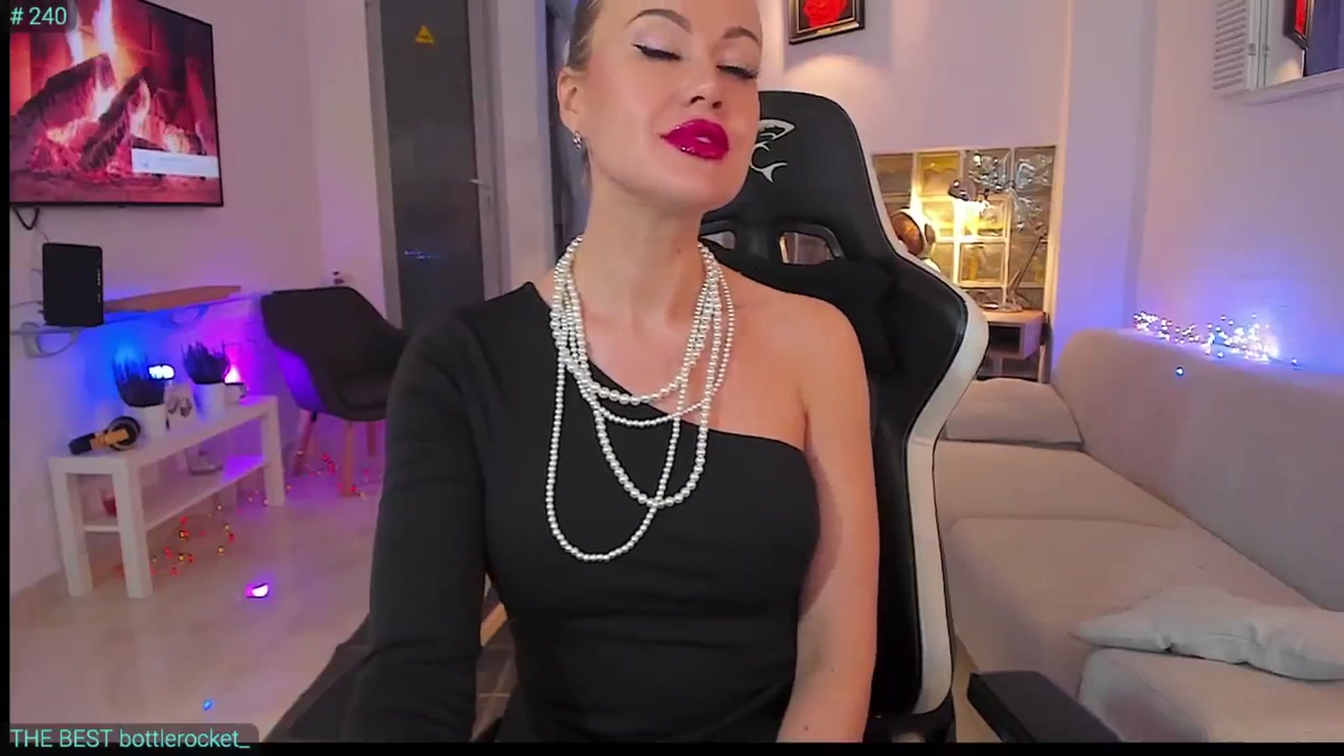 Gallery image thumbnail from AlexiAngel's myfreecams stream on, 11/07/2024, 06:34 image 17 of 20