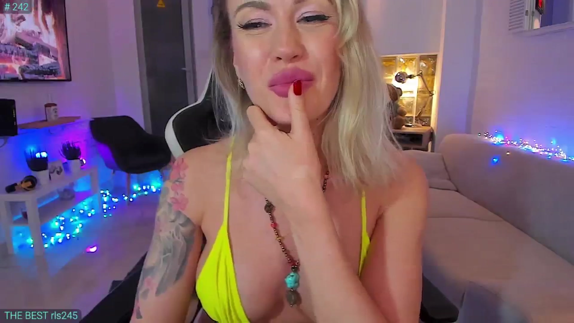 Gallery image thumbnail from AlexiAngel's myfreecams stream on, 11/15/2024, 19:02 image 14 of 20