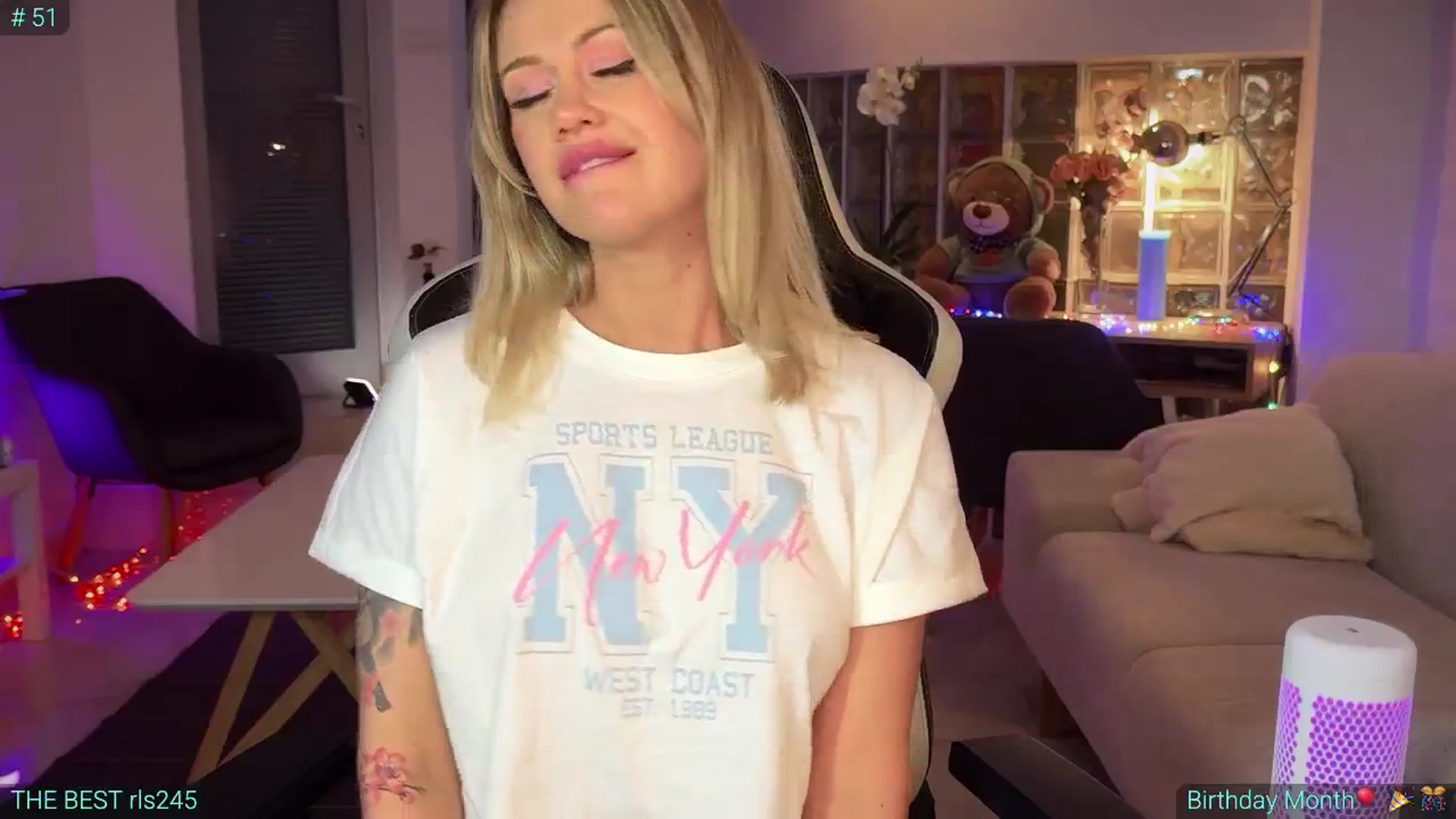 Gallery image thumbnail from AlexiAngel's myfreecams stream on, 01/24/2025, 19:05 image 13 of 20