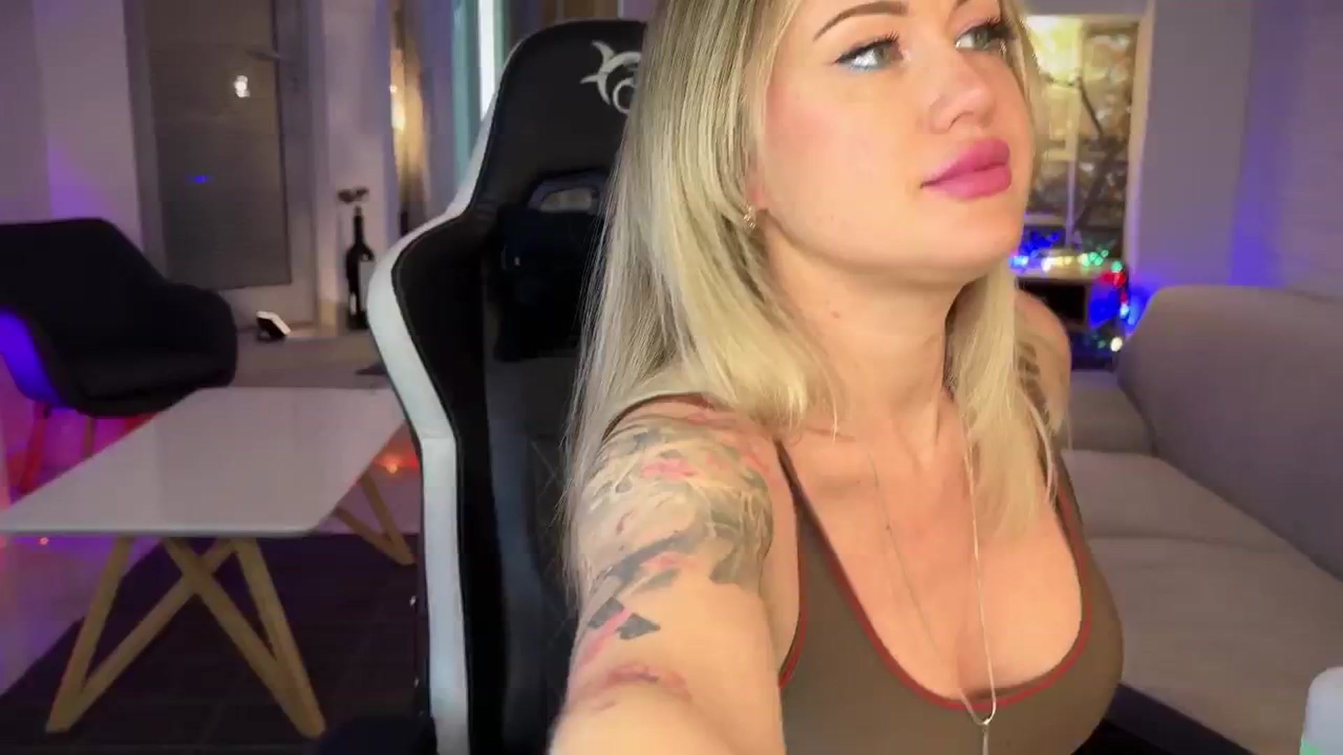 Gallery image thumbnail from AlexiAngel's myfreecams stream on, 03/01/2025, 18:44 image 1 of 20