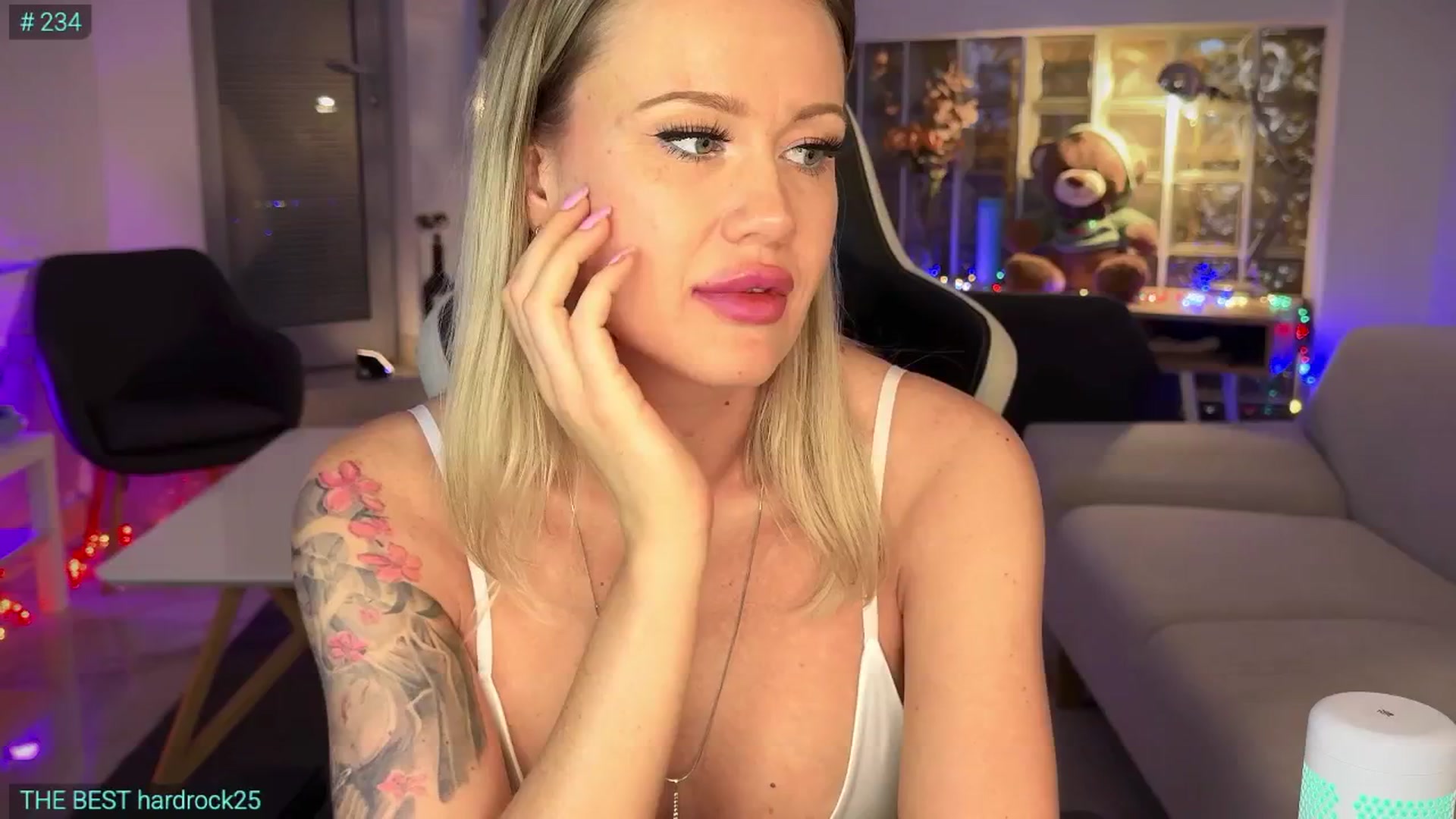 Gallery image thumbnail from AlexiAngel's myfreecams stream on, 03/07/2025, 19:59 image 18 of 20